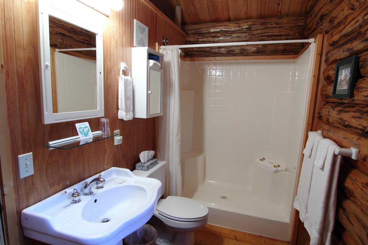 Silverwolf Log Chalets Coram Dış mekan fotoğraf